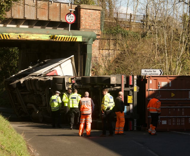 Traffic lights on A325 at Wrecclesham this weekend for bridge works