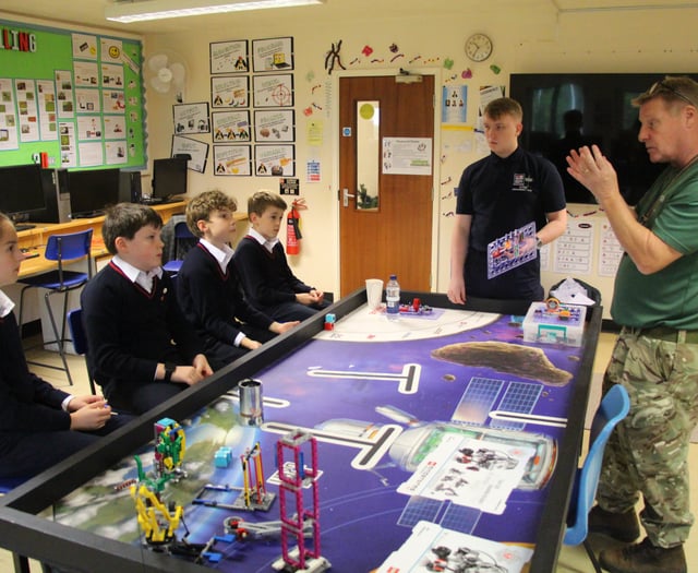 Royal Navy and Royal Marines put on STEM workshop at Hindhead school