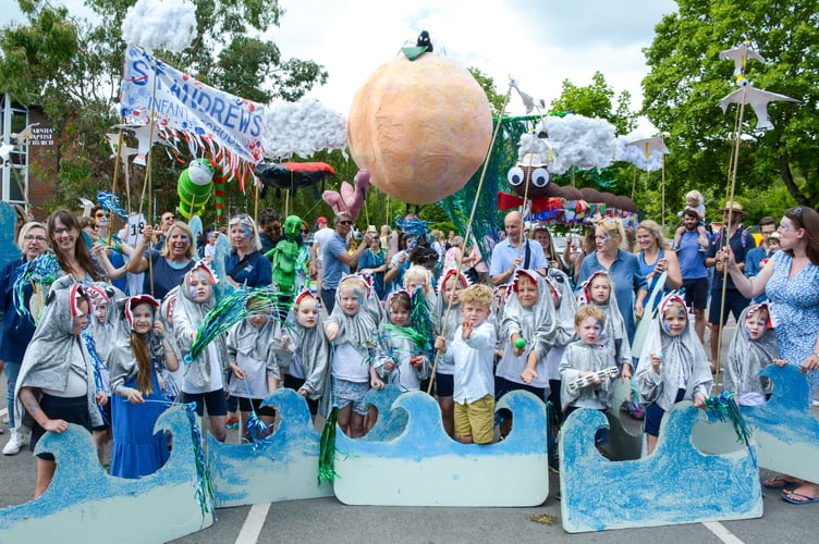 St Andrew's Infant School won the Farnham Carnival 2023 Best in Show award