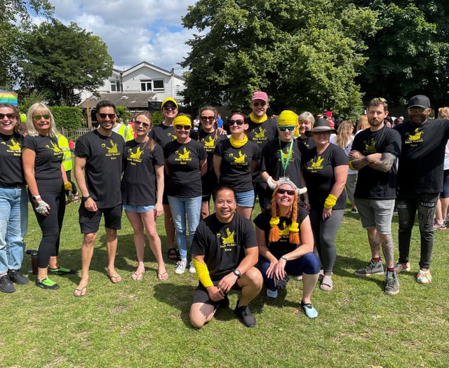 Paddling fundraisers smash £1000 fundraising target