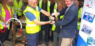 East Hampshire MP Damian Hinds opens new Alton Men's Shed