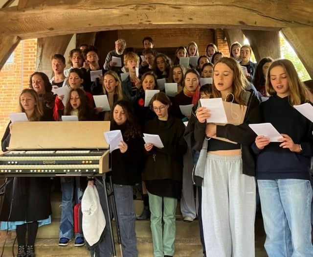 Bedales community pays respects with poignant Remembrance service