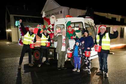Santa's Sleigh tour of Farnham raises £4,000 for the Foodbank