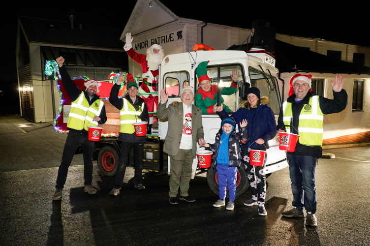 The mayor of Farnham Alan Earwaker joined Santa and the elves of Farnham Round Table for a sleigh ride through The Chantrys in the days before Christmas