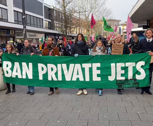 Greta Thunberg joins march against Farnborough Airport expansion