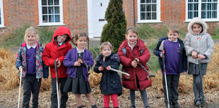 Andrews' Endowed CE Primary School pupils clear litter in Holybourne